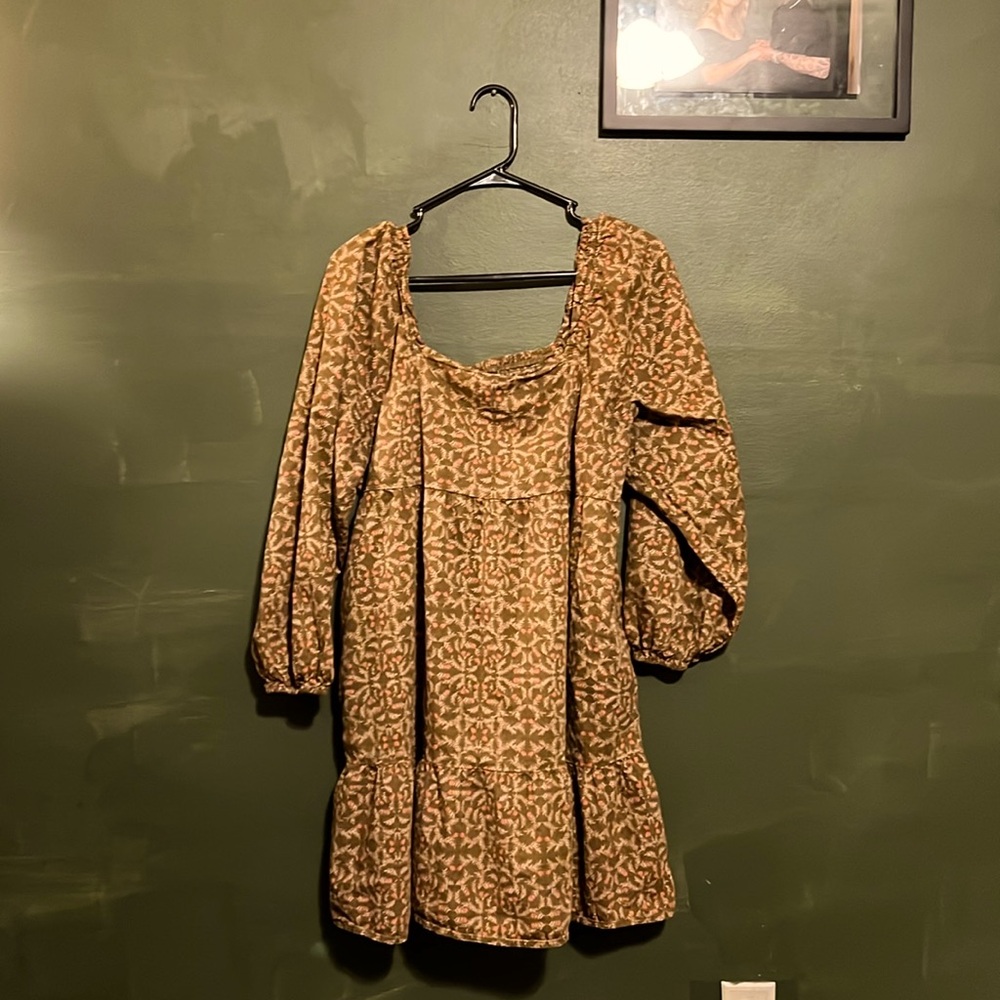 Universal Thread floral dress w/ pockets.